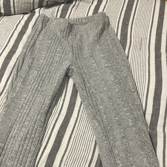 Gray leggings, barley worn, soft and high waisted. - Picture 2 of 6